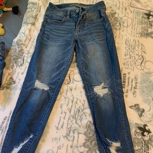 American Eagle Distressed Cropped jeggings